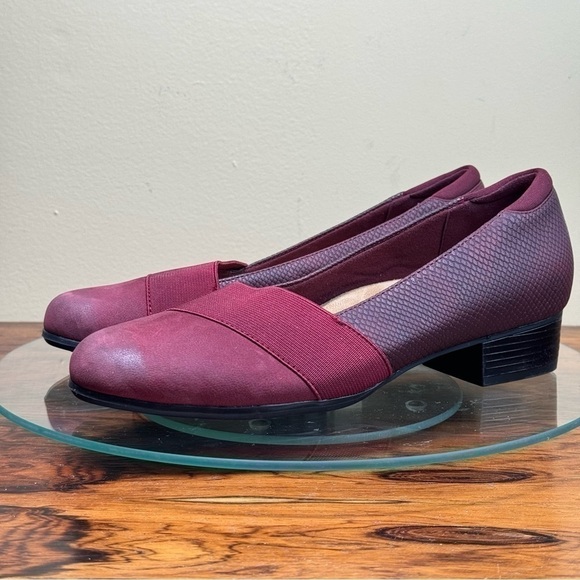 Trotters Melinda Slip-On in Burgundy Snake size 6 - Picture 5 of 16